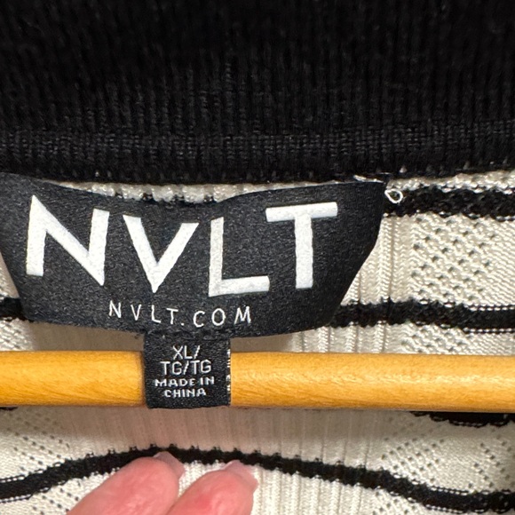 Knit black and white sweater - Picture 2 of 5